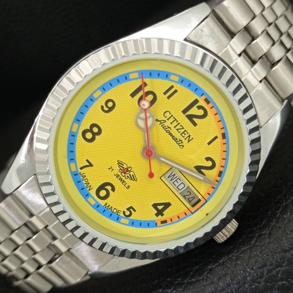 Vintage 1978 Citizen Automatic Mens Silver Watch WDaydate  Yellow Accents
